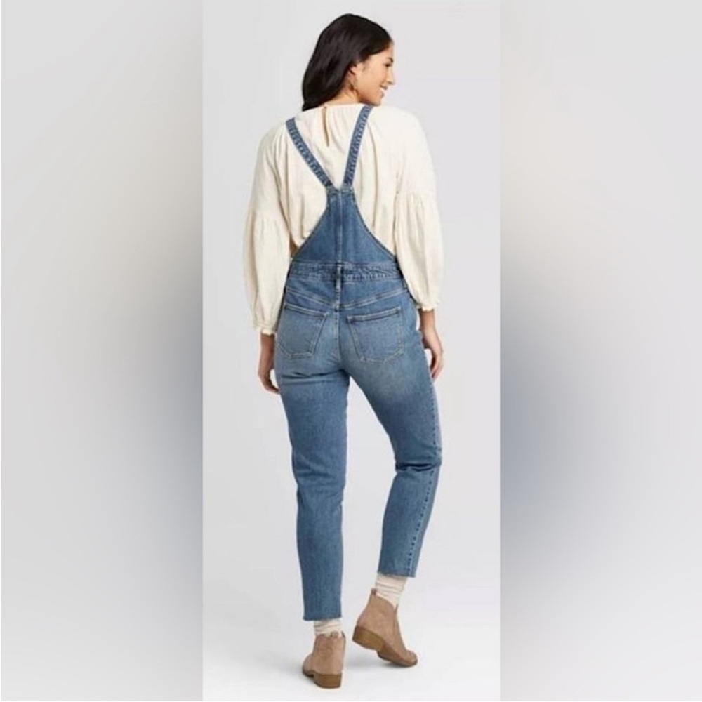 🍑 Universal Thread High-Rise Raw Hem Taper Denim Cropped Overalls Size 2 / 26 - Picture 2 of 15